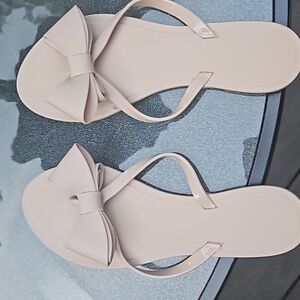 Ladies all plastic flip flop with bow